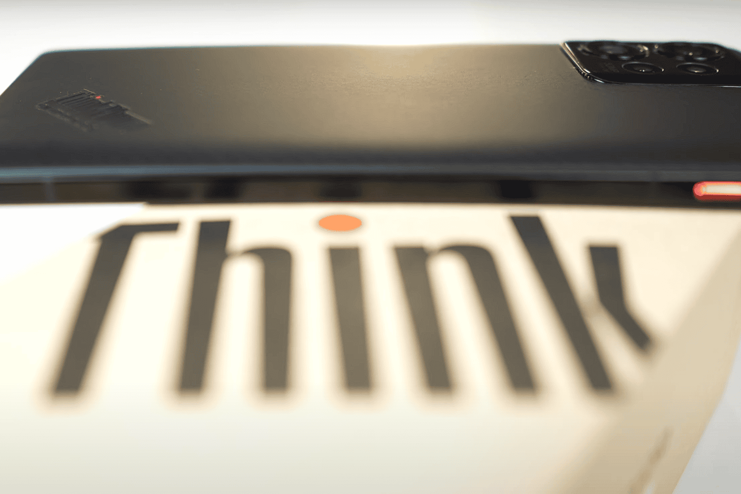 Motorola ThinkPhone 25: la nueva generación del móvil para profesionales se renueva completamente