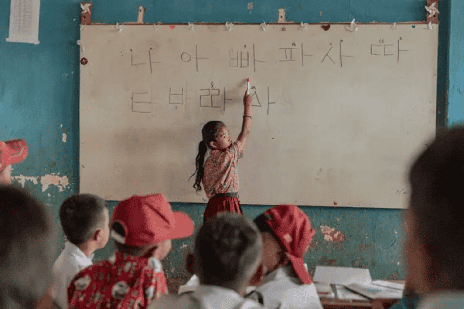Un alfabeto para la eternidad: Cómo una tribu de Indonesia salvó su lengua usando escritura coreana