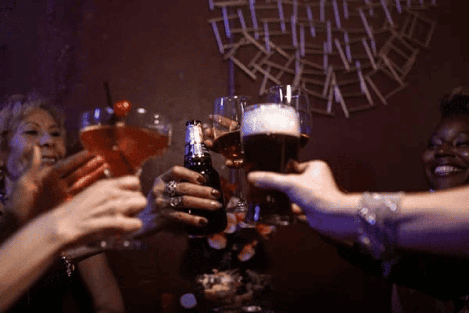 Qué le sucede a tu cuerpo al tomar cerveza todos los días, según expertos