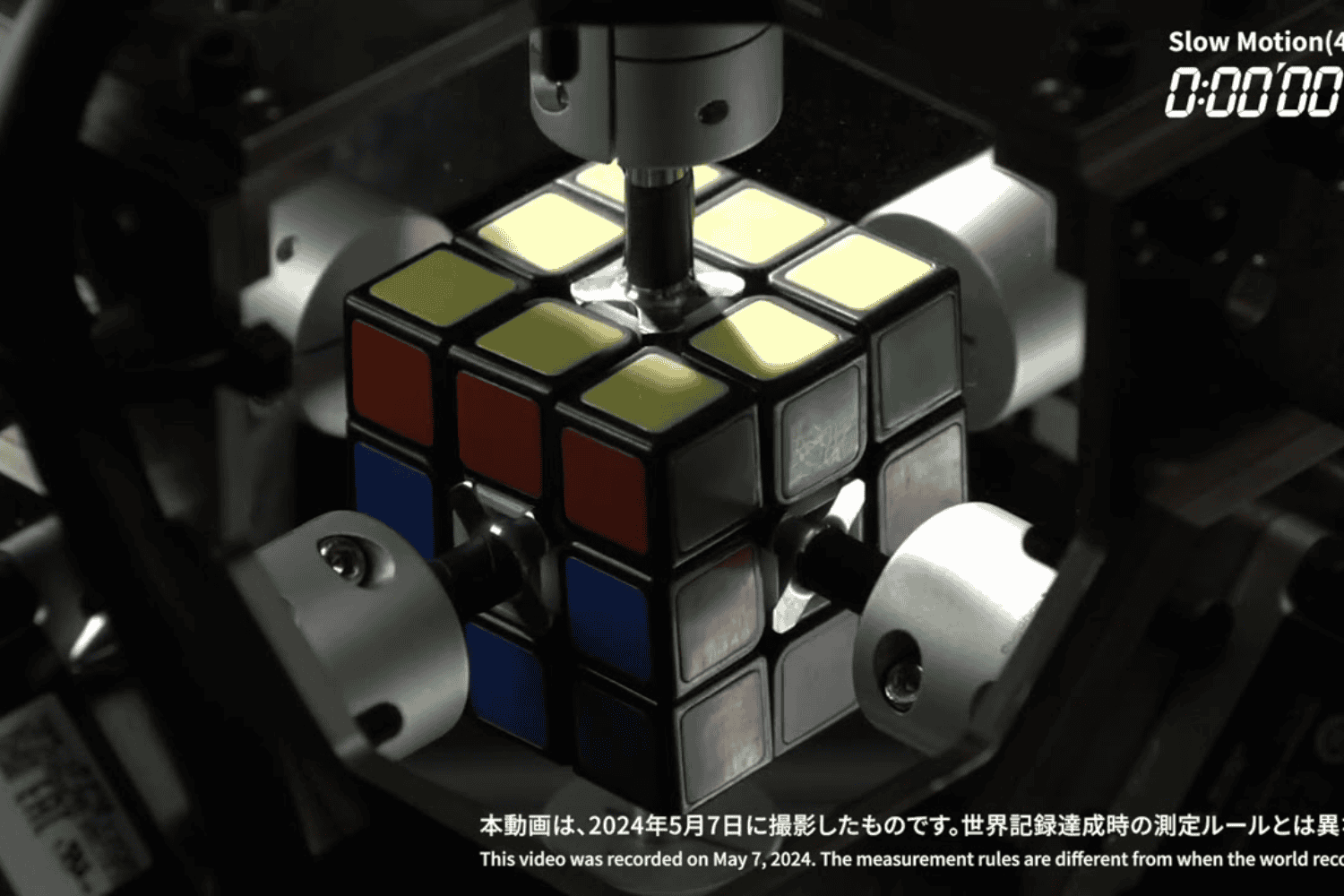El robot que pulverizó el récord mundial del cubo de Rubik