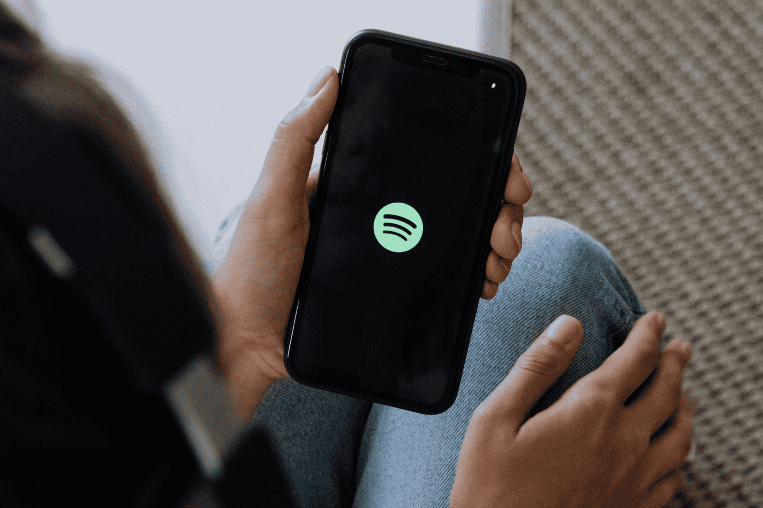 Spotify en la mira: ciberdelincuentes usan listas y podcasts para distribuir virus