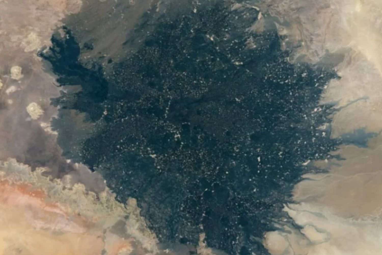 Mancha en el desierto haruj