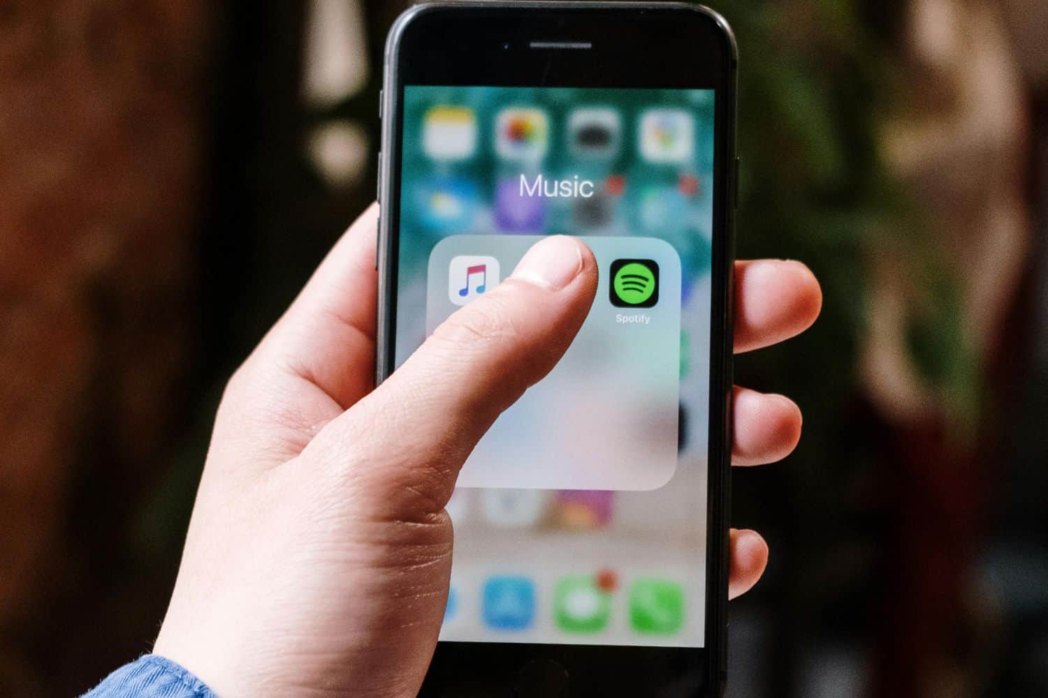 Spotify asegura que sus ingenieros ya no programan y abre un debate incómodo sobre el futuro del código