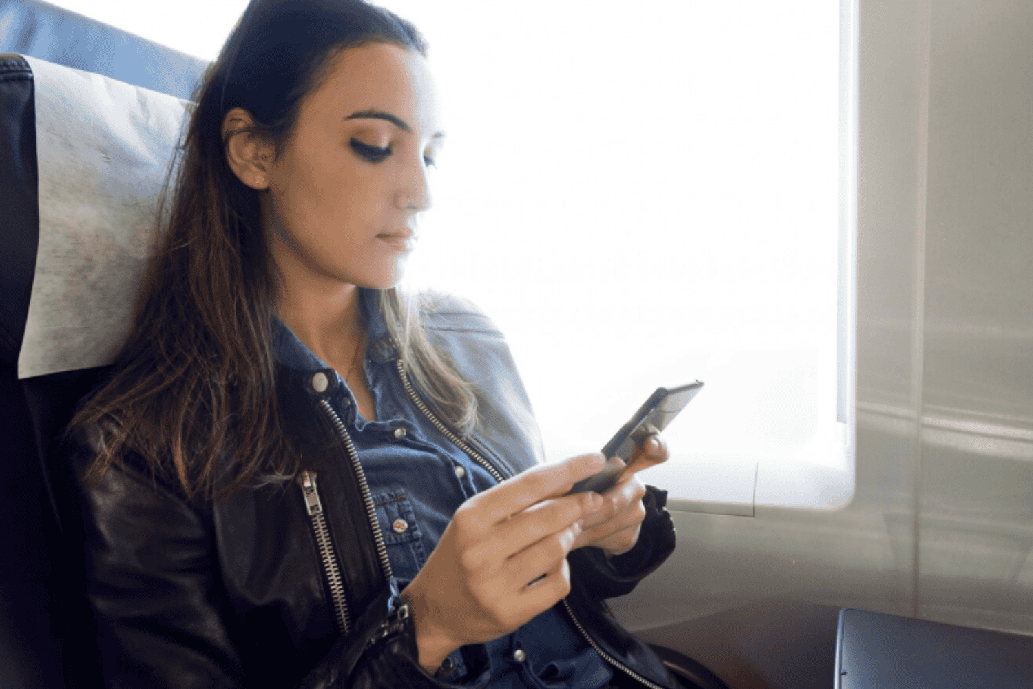 Por qué el Wi-Fi en los aviones sigue sin estar a la altura del de casa, y qué podemos esperar