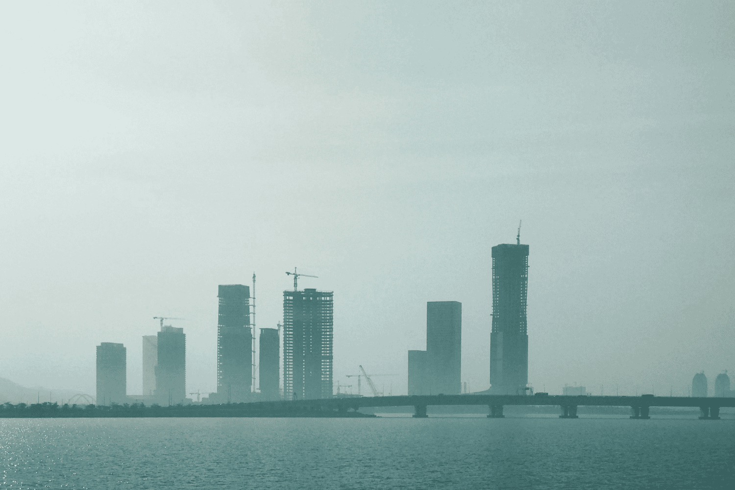 Contaminación del aire y cáncer de pulmón: la amenaza invisible para quienes nunca fumaron