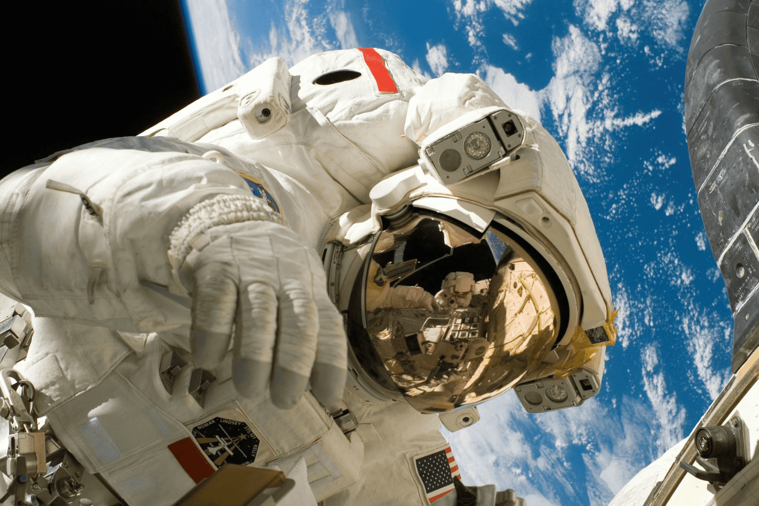 Del sudor al vaso: el sistema con el que la NASA convierte desechos humanos en agua potable
