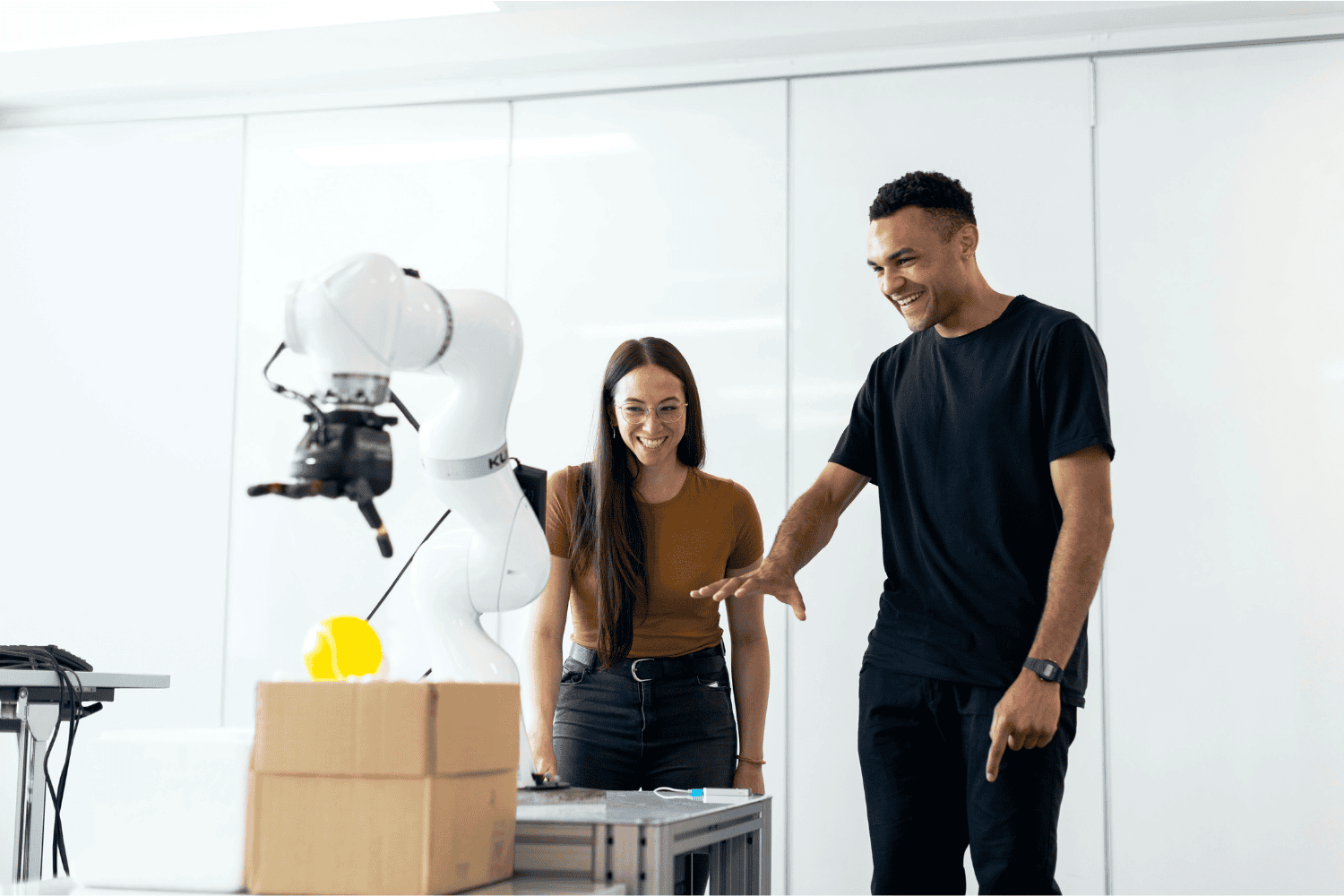 Cómo deben moverse los robots para ganarse nuestra confianza como compañeros de trabajo