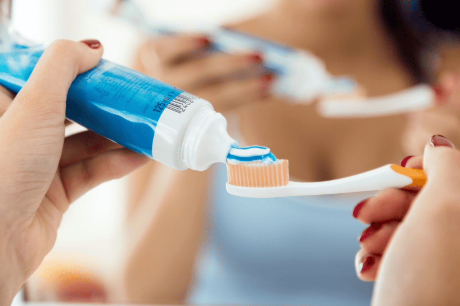 La sorprendente pasta dental hecha con cabellos que podría reparar el esmalte de los dientes