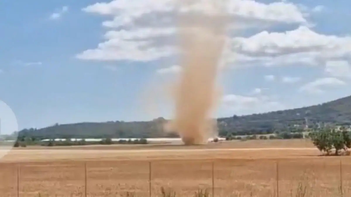 Apareció en segundos y lo cubrió todo: qué es una tolvanera y por qué puede sorprenderte sin aviso