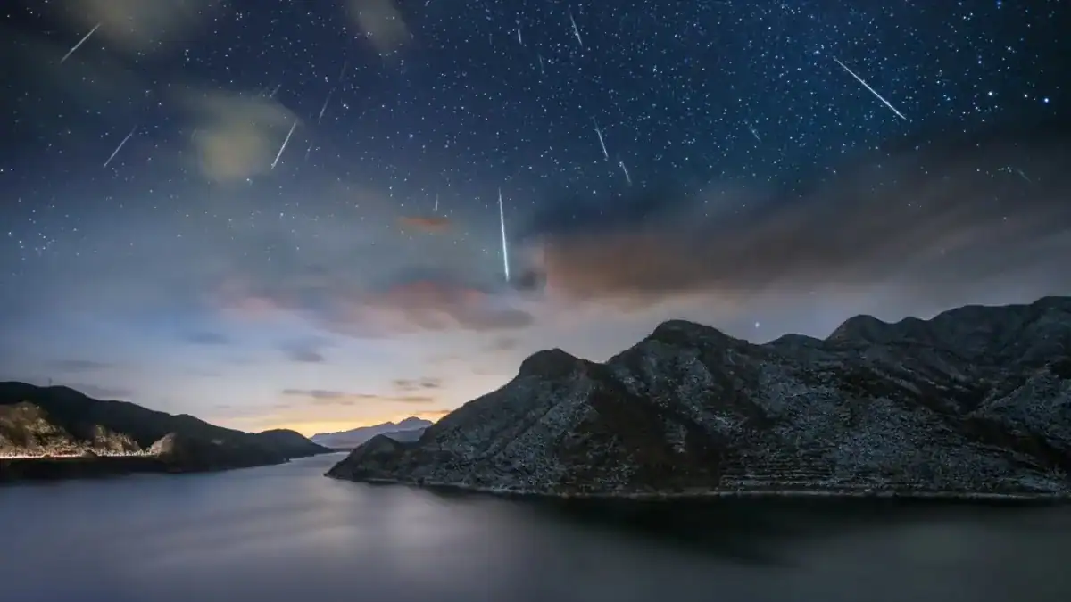 Las eta acuáridas iluminan el cielo: cómo ver la lluvia de estrellas del cometa halley