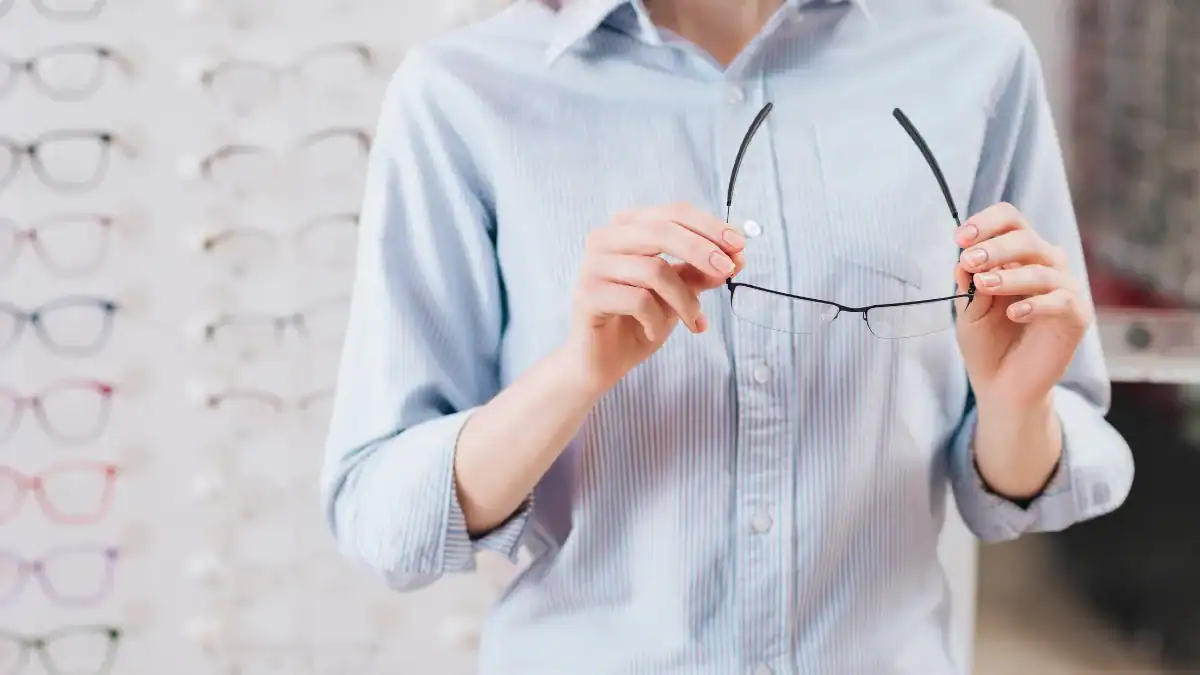 Los lentes de farmacia pueden ayudar a leer mejor, pero no siempre son la solución