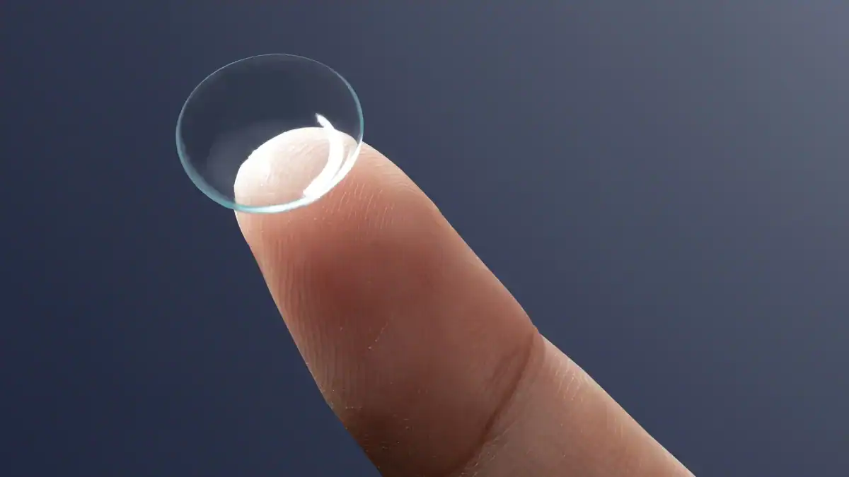 Unas lentes de contacto contra la depresión: el experimento que estimuló el cerebro desde los ojos