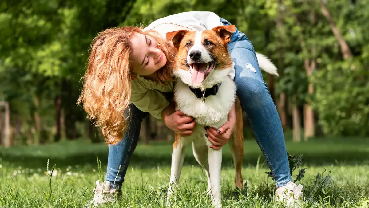 Tu perro no solo escucha tus órdenes: también interpreta tu ánimo