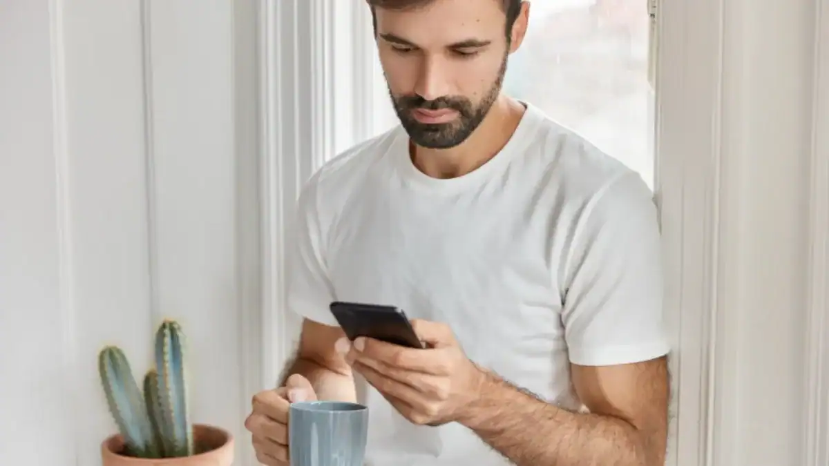 El celular está cambiando nuestra postura y nuestras manos, pero algunos de sus supuestos efectos se han exagerado