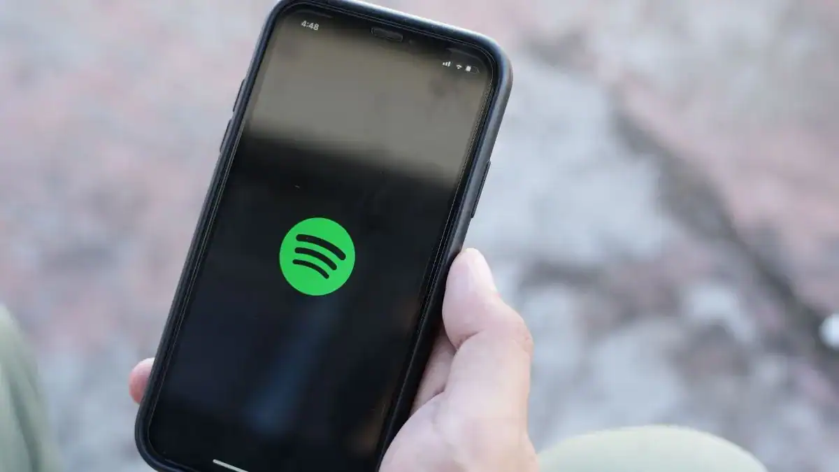 Spotify cambia las reglas con la IA: así funcionará la nueva etiqueta que revelará a los artistas que no existen