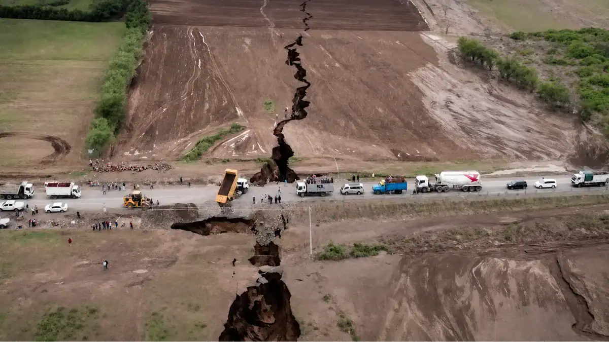 África se está partiendo en dos: una gigantesca grieta de miles de kilómetros revela qué ocurre bajo el continente