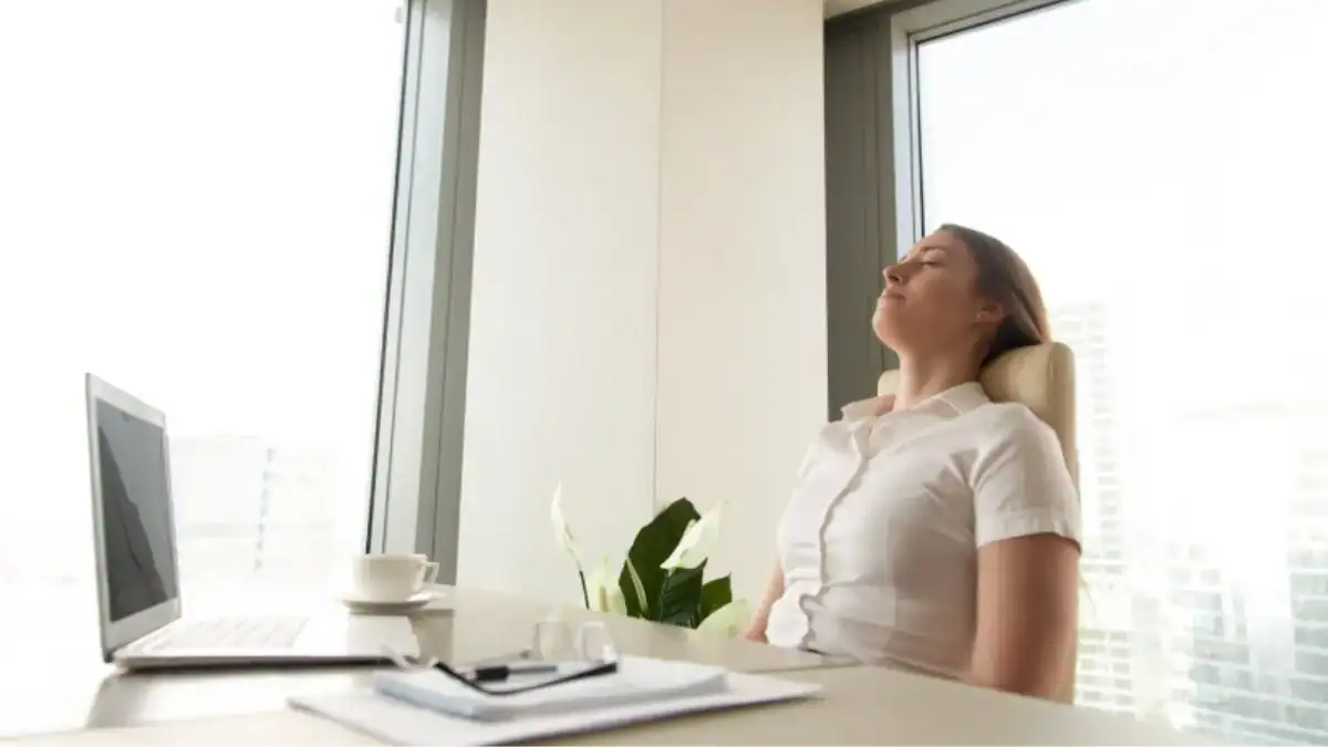 La ciencia encontró una forma sencilla de tener más energía en el trabajo: levantarse unos minutos puede ser más útil de lo que parece